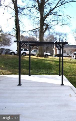 6008 DEWEY DR, Alexandria, VA 22310