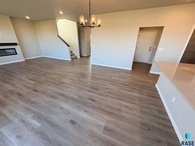 2916 S Copper Creek Ave Avenue, Sioux Falls, SD 57110