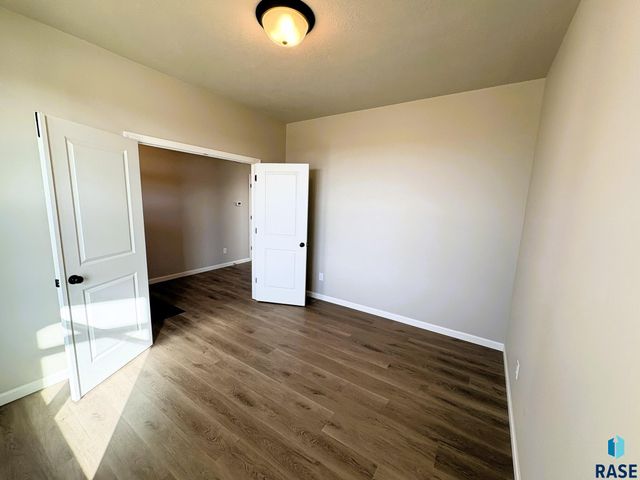 2916 S Copper Creek Ave Avenue, Sioux Falls, SD 57110