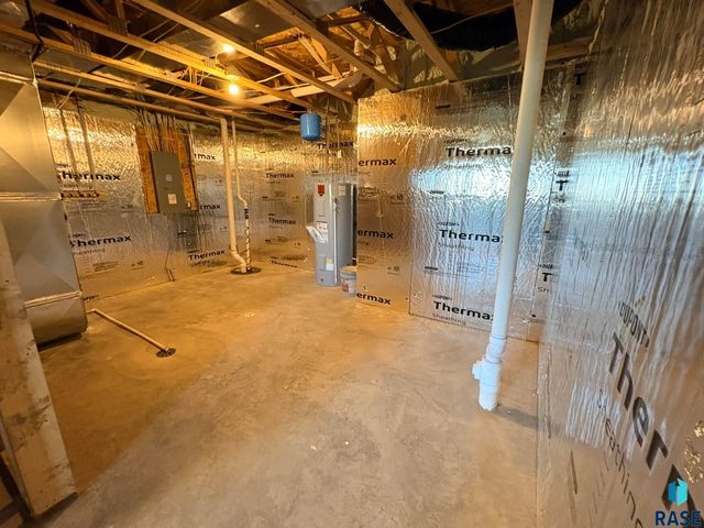 2916 S Copper Creek Ave Avenue, Sioux Falls, SD 57110