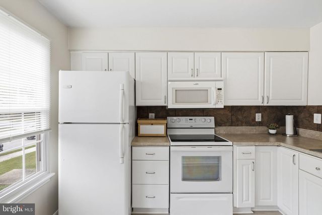 8 LONDON PERRY CT, Middle River, MD 21220