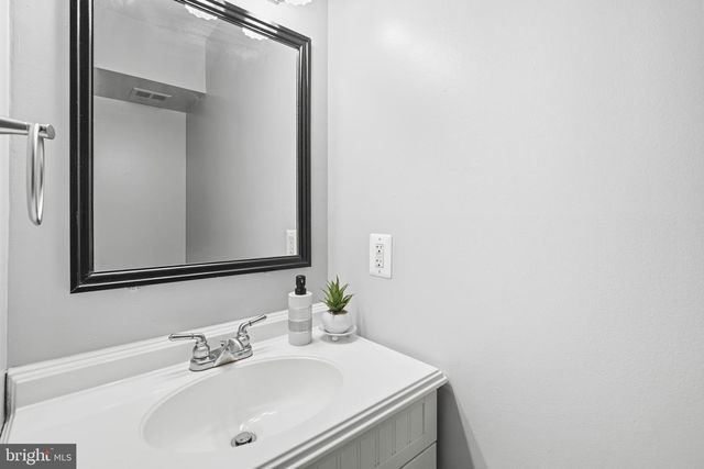 8 LONDON PERRY CT, Middle River, MD 21220