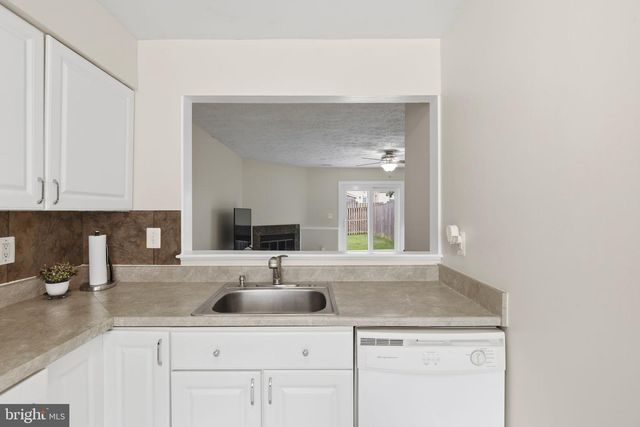 8 LONDON PERRY CT, Middle River, MD 21220