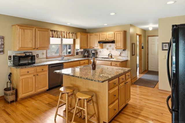 6703 Chianti Court, Shelby Twp, MI 48316