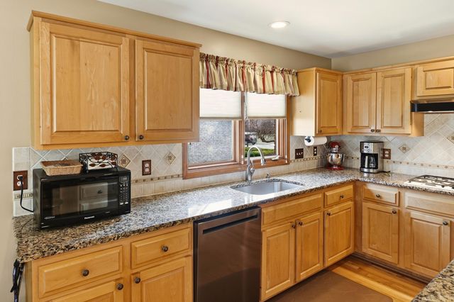 6703 Chianti Court, Shelby Twp, MI 48316