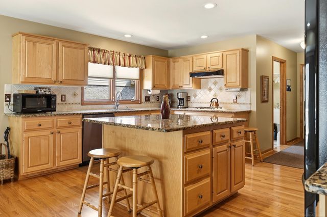 6703 Chianti Court, Shelby Twp, MI 48316