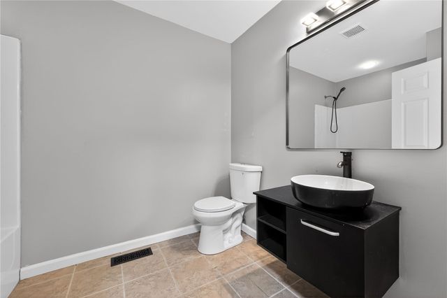 2020 Constitution Blvd, Arnold, PA 15068