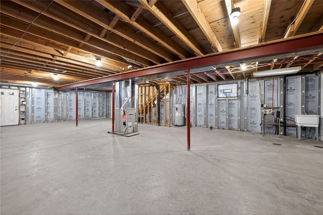 2020 Constitution Blvd, Arnold, PA 15068