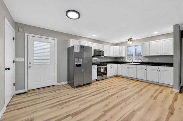 2020 Constitution Blvd, Arnold, PA 15068