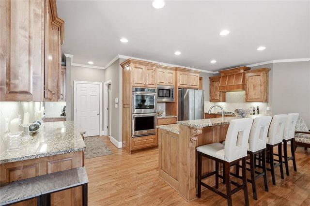 1097 Shady Spring Way, Lawrenceville, GA 30045