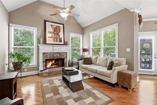 1097 Shady Spring Way, Lawrenceville, GA 30045