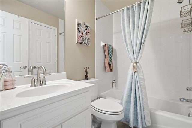 1097 Shady Spring Way, Lawrenceville, GA 30045