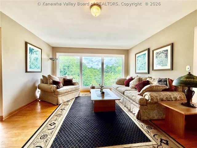 1934 Bona Vista Drive, Charleston, WV 25311