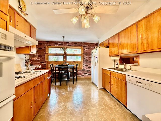 1934 Bona Vista Drive, Charleston, WV 25311