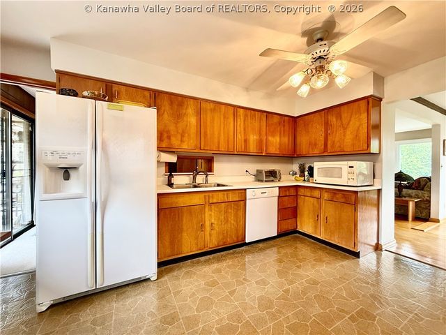 1934 Bona Vista Drive, Charleston, WV 25311