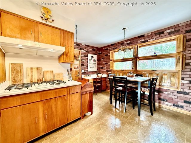 1934 Bona Vista Drive, Charleston, WV 25311