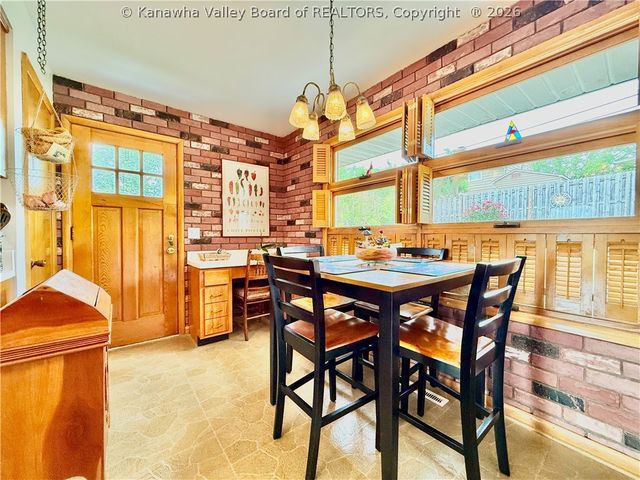 1934 Bona Vista Drive, Charleston, WV 25311