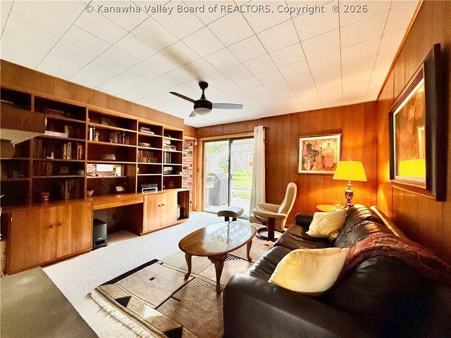 1934 Bona Vista Drive, Charleston, WV 25311