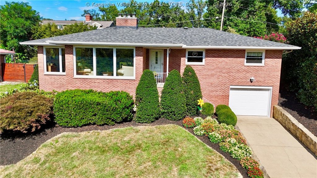 1934 Bona Vista Drive, Charleston, WV 25311