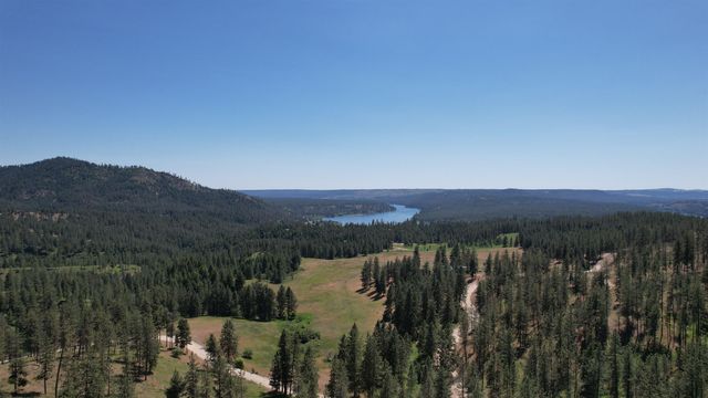 5550 Scotts Valley Rd, Deer Park, WA 99006