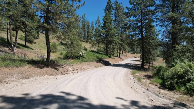 5550 Scotts Valley Rd, Deer Park, WA 99006