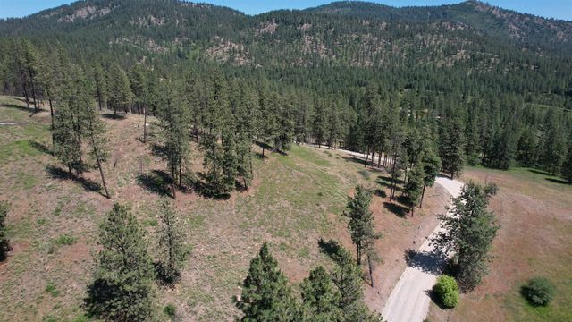 5550 Scotts Valley Rd, Deer Park, WA 99006