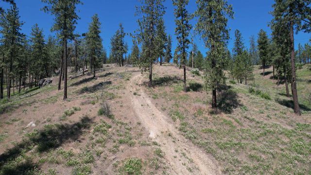 5550 Scotts Valley Rd, Deer Park, WA 99006