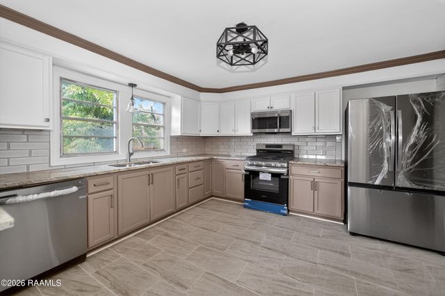 601 Maumus Street, New Iberia, LA 70563