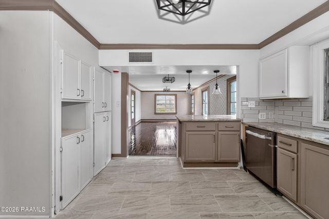 601 Maumus Street, New Iberia, LA 70563