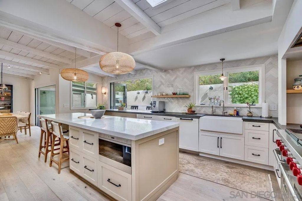 Image 11 of property listing at 15035 El Camino Real, Del Mar, CA 92014