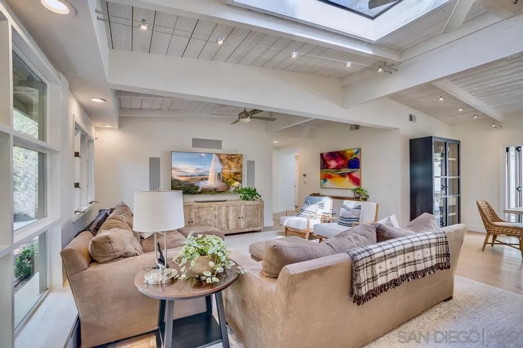 Image 13 of property listing at 15035 El Camino Real, Del Mar, CA 92014