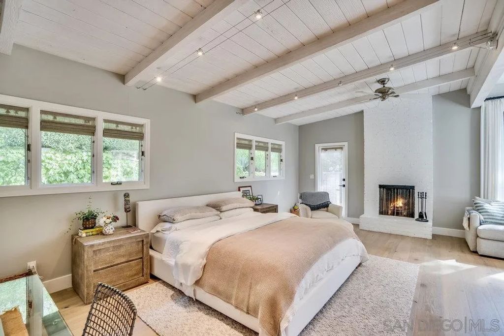 Image 15 of property listing at 15035 El Camino Real, Del Mar, CA 92014