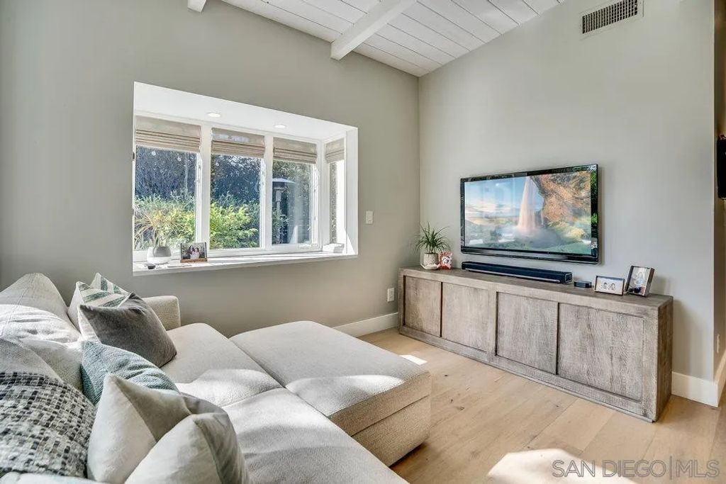 Image 17 of property listing at 15035 El Camino Real, Del Mar, CA 92014