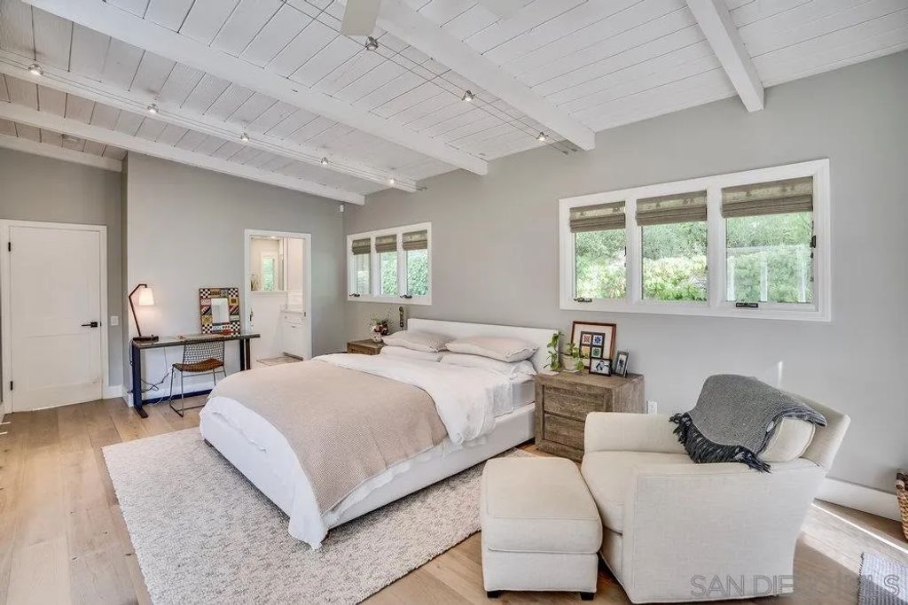 Image 18 of property listing at 15035 El Camino Real, Del Mar, CA 92014