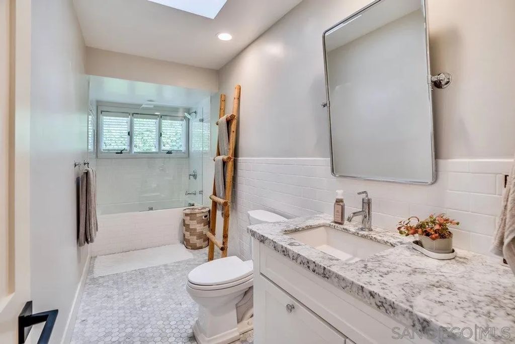 Image 21 of property listing at 15035 El Camino Real, Del Mar, CA 92014