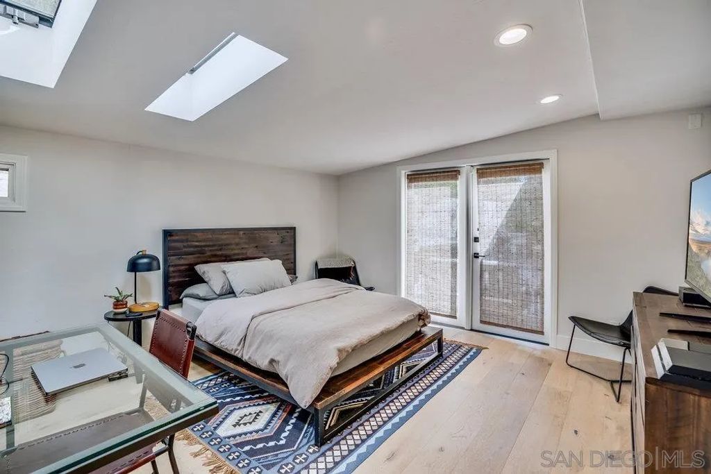 Image 22 of property listing at 15035 El Camino Real, Del Mar, CA 92014