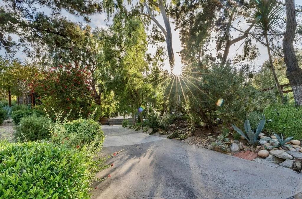 Image 26 of property listing at 15035 El Camino Real, Del Mar, CA 92014