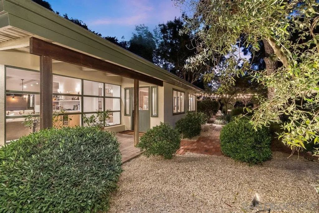 Image 29 of property listing at 15035 El Camino Real, Del Mar, CA 92014