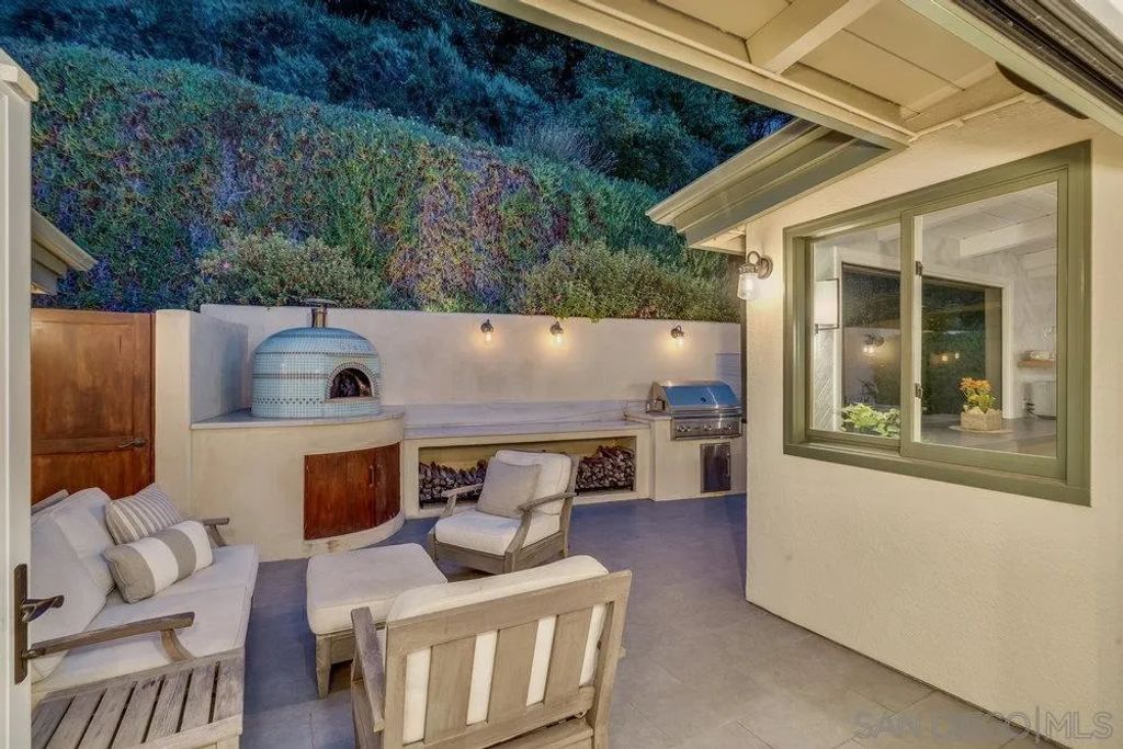Image 31 of property listing at 15035 El Camino Real, Del Mar, CA 92014