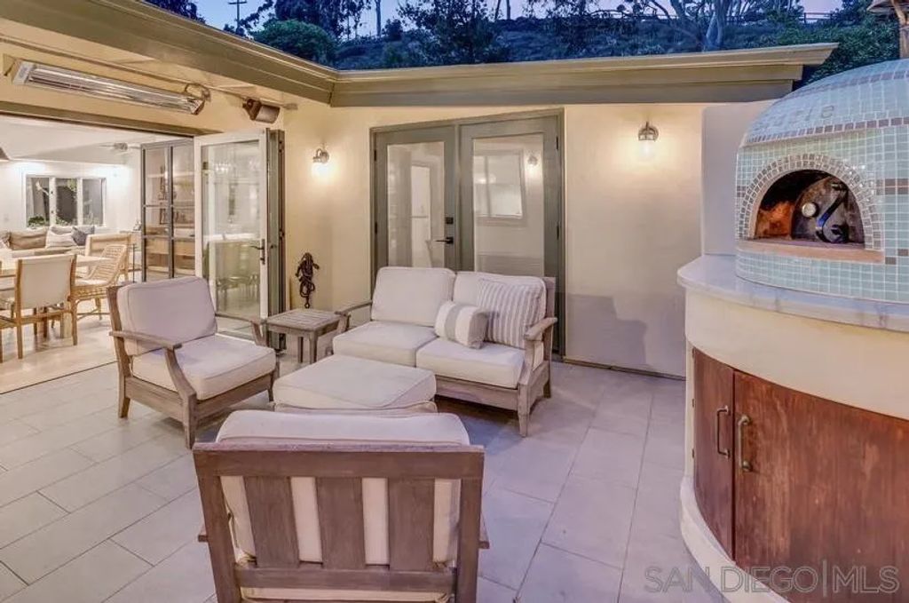 Image 33 of property listing at 15035 El Camino Real, Del Mar, CA 92014