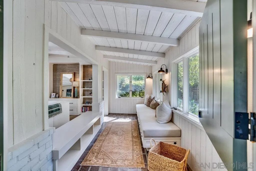 Image 5 of property listing at 15035 El Camino Real, Del Mar, CA 92014