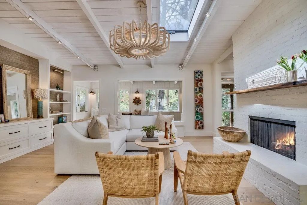 Image 7 of property listing at 15035 El Camino Real, Del Mar, CA 92014