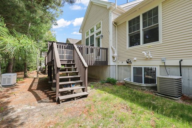 21 Grey Hawk Dr 21, Mashpee, MA 02649
