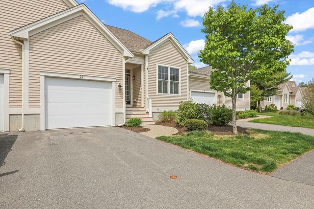 21 Grey Hawk Dr 21, Mashpee, MA 02649