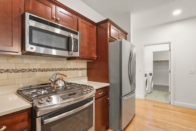 21 Grey Hawk Dr 21, Mashpee, MA 02649