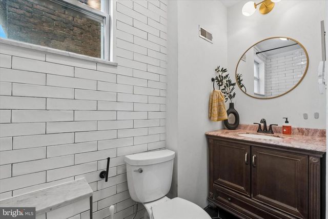 1555 E PALMER ST, Philadelphia, PA 19125