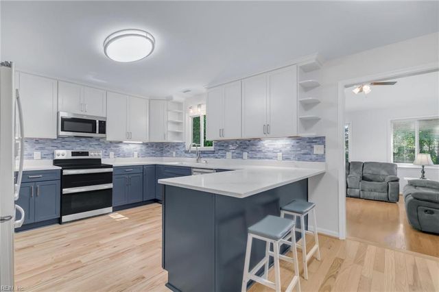 121 Gardenville DR, Yorktown, VA 23693
