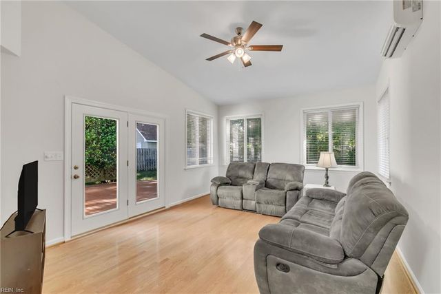 121 Gardenville DR, Yorktown, VA 23693