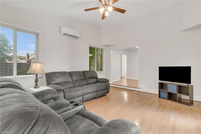 121 Gardenville DR, Yorktown, VA 23693