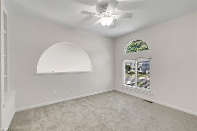121 Gardenville DR, Yorktown, VA 23693